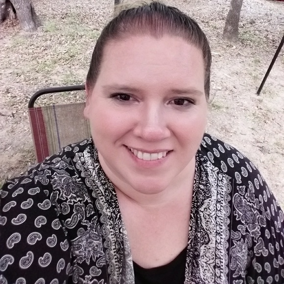 Meet your Posher, Hannah - Picture 3 of 4